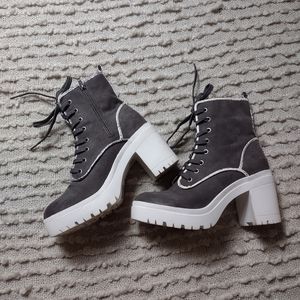 Bamboo grey and white sueded boot with snake print trim
